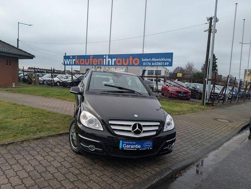 Schwarz Gebraucht 2009 Mercedes B200 Van / Kleinbus | 8.999 € (Etwas zu teuer) - Bild 1/4