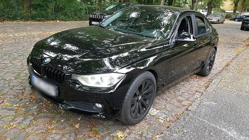 Schwarz Gebraucht 2015 BMW 316 Limousine | 8.450 € (Fairer Preis) - Bild 1/4