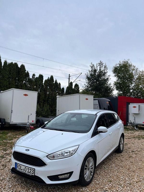Weiß Gebraucht 2015 Ford Focus Business Edition Kombi | 7.900 € (Fairer Preis) - Bild 1/4