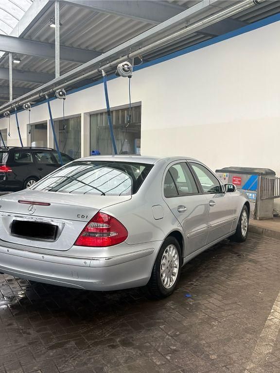 Gebraucht Mercedes 220 150 PS (110 kW) 2005 Silber Limousine