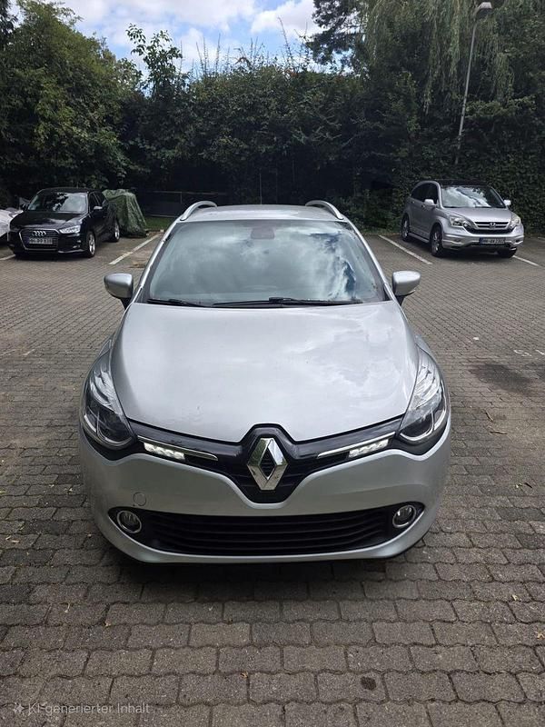 Silber Gebraucht 2015 Renault Clio GrandTour Intens Kombi | 9.300 € (Fairer Preis) - Bild 1/4
