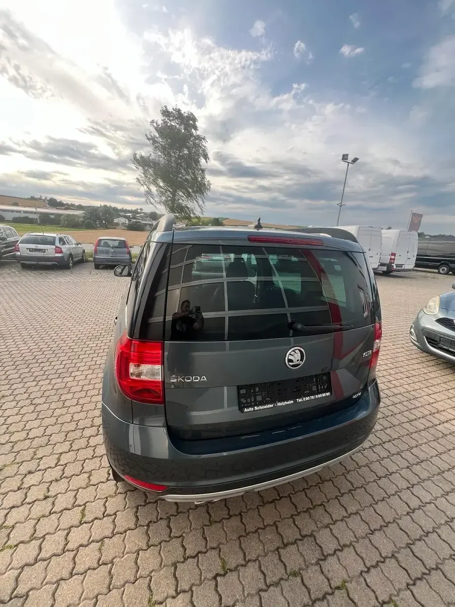 Gebraucht Skoda Yeti 150 PS (110 kW) 2016 Grau SUV