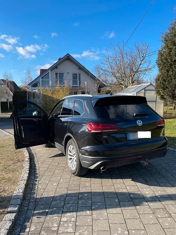 Gebraucht VW Touareg 231 PS (169 kW) 2020 Schwarz SUV