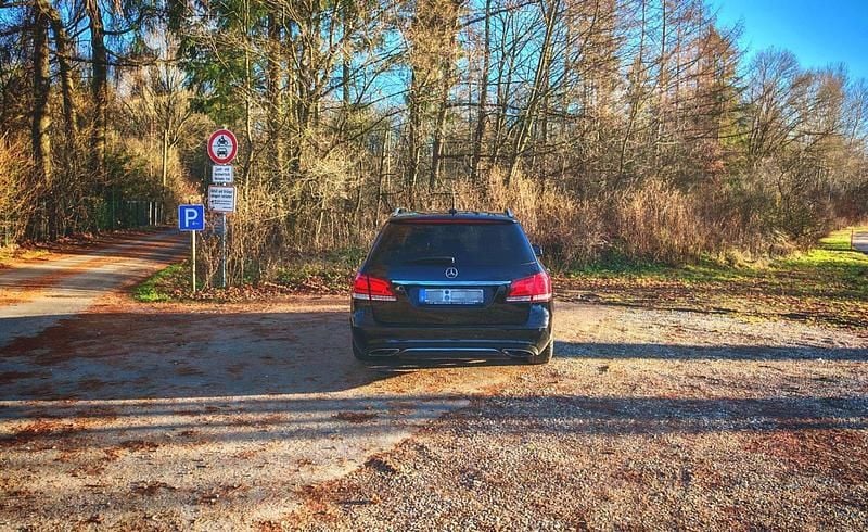 Gebraucht Mercedes E220 170 PS (125 kW) 2016 Schwarz Limousine