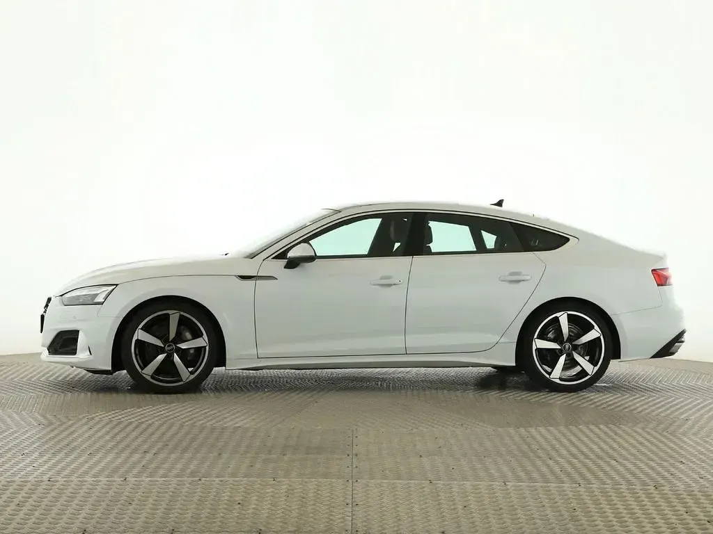 Gebraucht Audi A5 Sportback Advanced 204 PS (150 kW) 2022 Gletscherweiß Kleinwagen