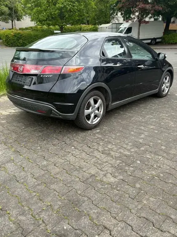 Używany Honda Civic 140 KM (102 kW) 2007 Czarny Sedan/Limuzyna