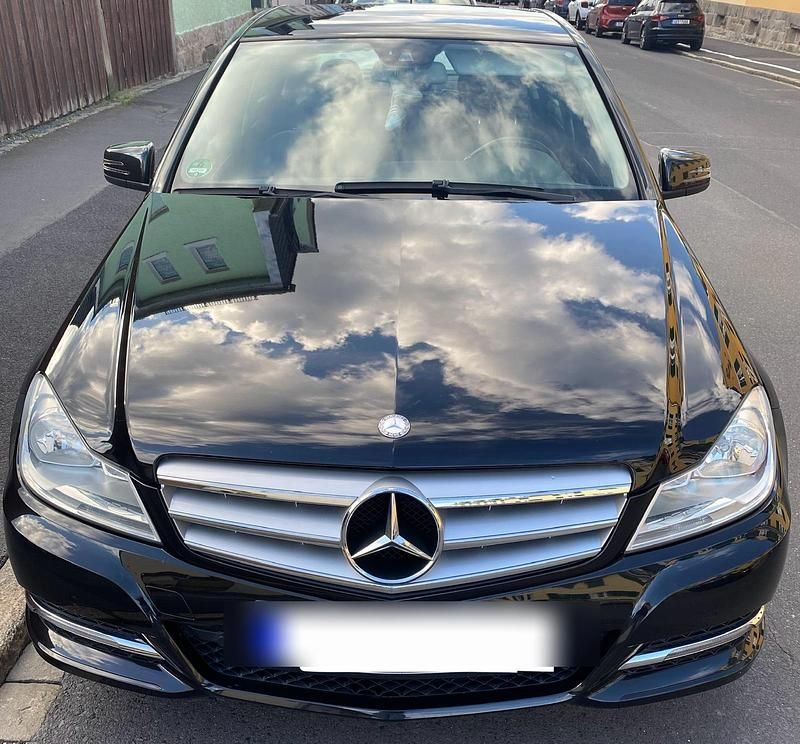 Schwarz Gebraucht 2012 Mercedes C180 Limousine | 9.500 € - Bild 1/4