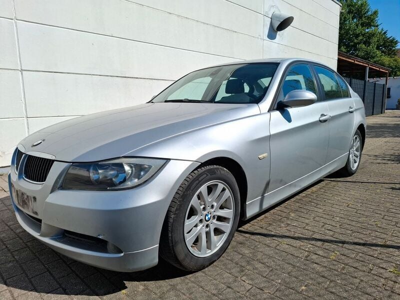 Silber Gebraucht 2007 BMW 318 Limousine | 1.750 € (Guter Preis) - Bild 1/4