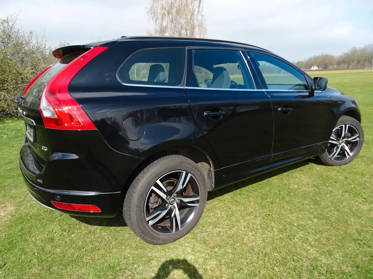 Gebraucht Volvo XC60 Momentum 163 PS (119 kW) 2014 Schwarz SUV