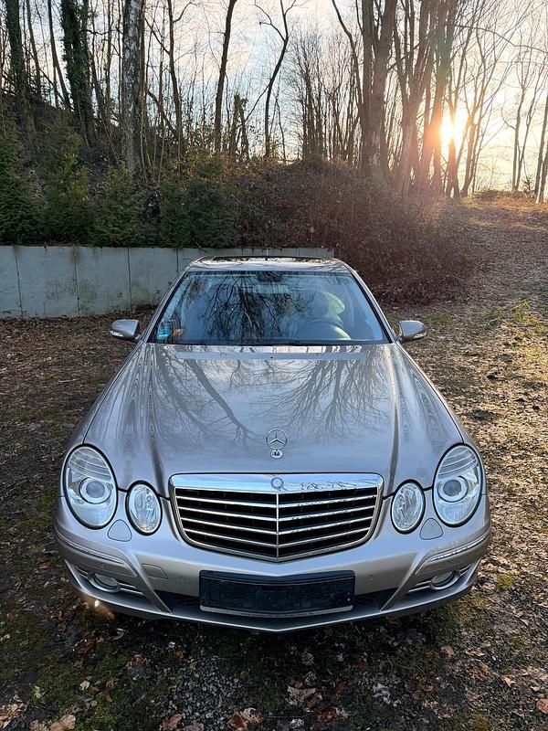 Gebraucht Mercedes E200 Avantgarde 184 PS (135 kW) 2008 Andere farben Limousine