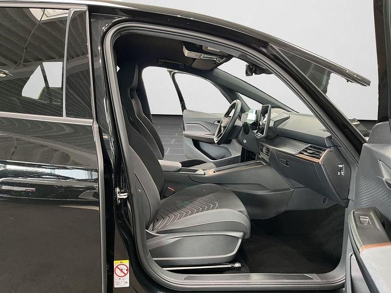 Second-hand Cupra Born e-Boost 169 kW (231 CP) 2025 Negru Hatchback