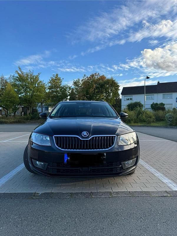 Schwarz Gebraucht 2015 Skoda Octavia Kombi | 8.200 € (Fairer Preis) - Bild 1/4