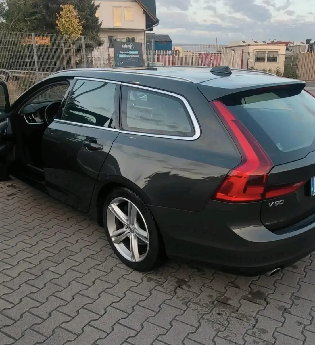 Gebraucht Volvo V90 Momentum 190 PS (139 kW) 2018 Grau Kombi