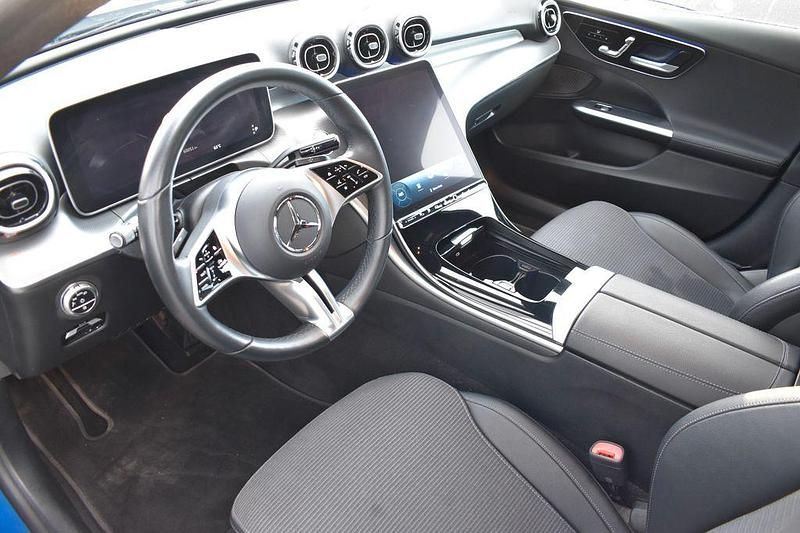 Gebraucht Mercedes C300e Avantgarde 313 PS (230 kW) 2024 Blau Limousine