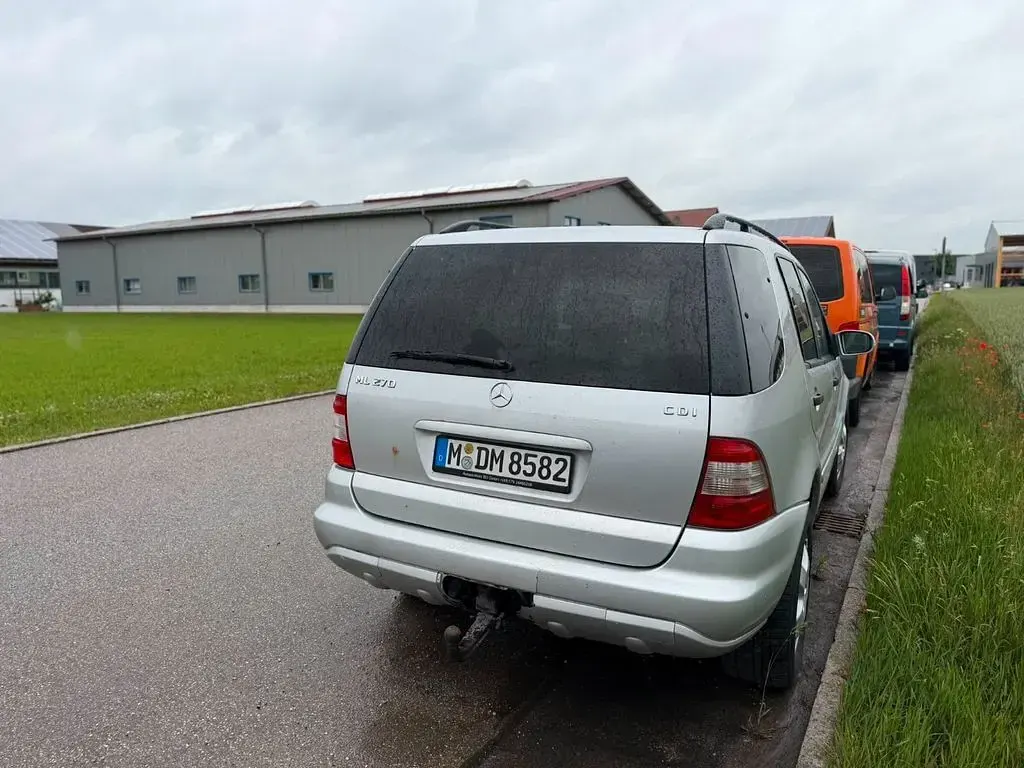 Gebraucht Mercedes ML270 163 PS (119 kW) 2002 Silber SUV
