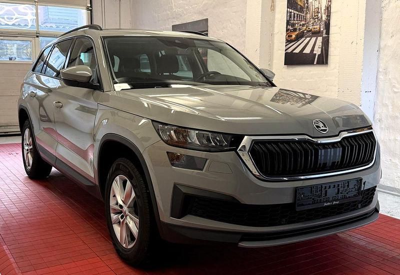 Grau Gebraucht 2023 Skoda Kodiaq SUV | 27.900 € (Fairer Preis) - Bild 1/4