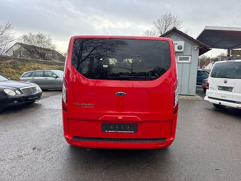 Gebraucht Ford Tourneo Titanium X 185 PS (136 kW) 2021 Rot Van / Kleinbus