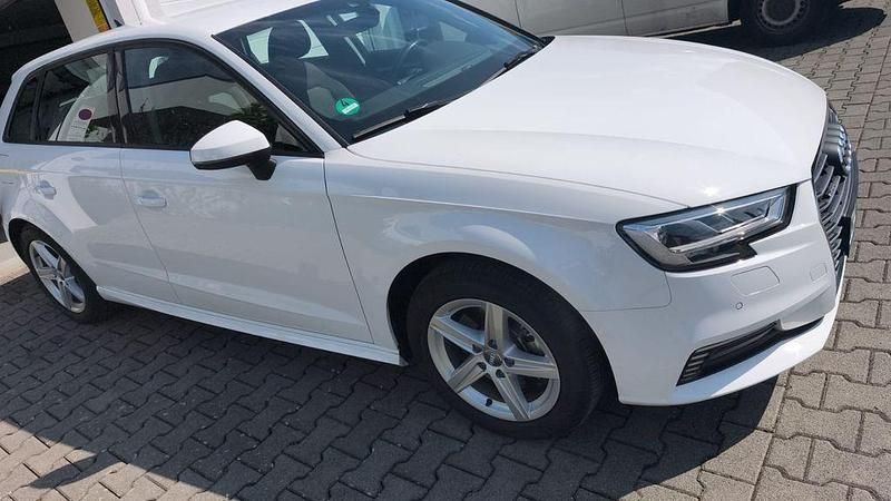Gebraucht Audi A3 Sportback e-tron 204 PS (150 kW) 2020 Weiß Kleinwagen