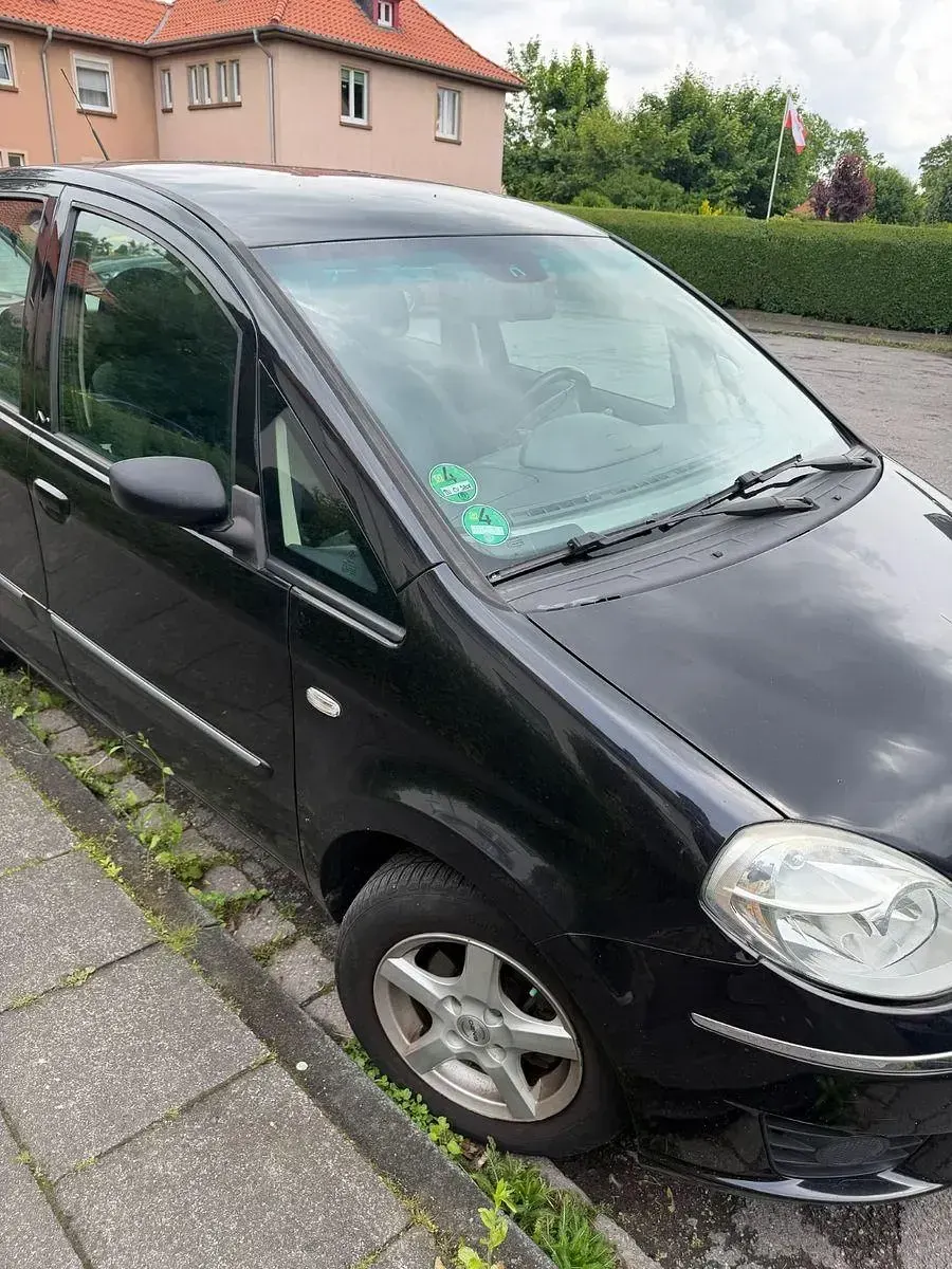 Gebraucht Lancia Musa 77 PS (56 kW) 2009 Schwarz Van / Kleinbus