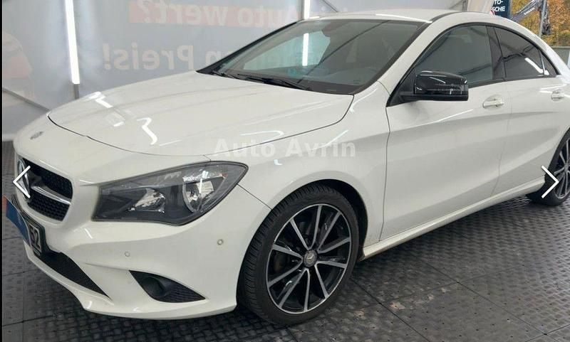 Weiß Gebraucht 2013 Mercedes CLA200 Coupé | 14.999 € (Fairer Preis) - Bild 1/4