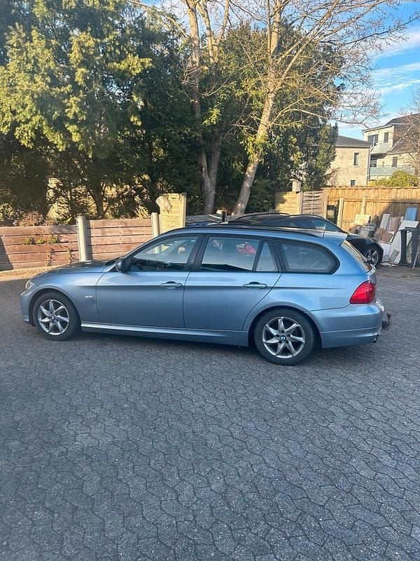 Gebraucht BMW 316 116 PS (85 kW) 2010 Blau Kombi
