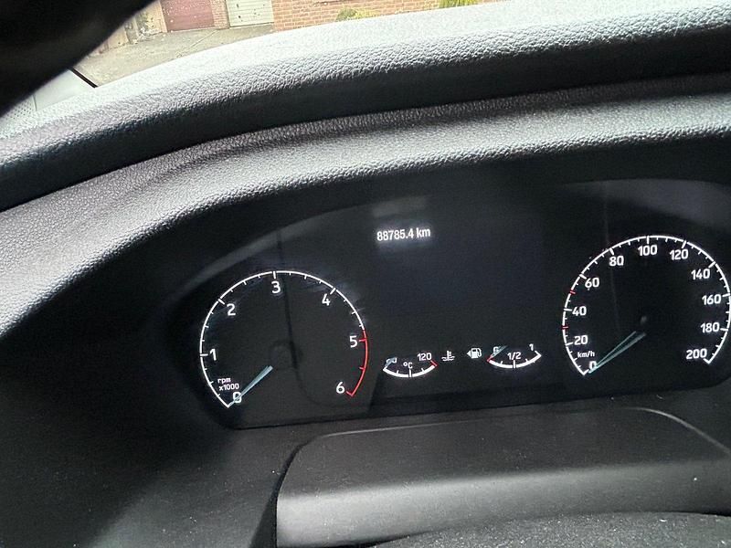 Gebraucht Ford Transit 131 PS (96 kW) 2018 Grau Van / Kleinbus