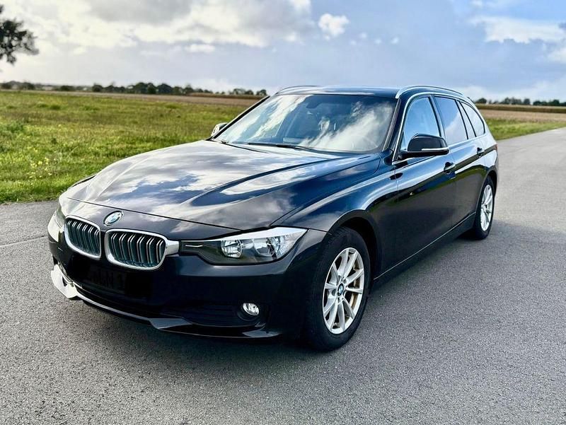 Schwarz Gebraucht 2012 BMW 316 Kombi | 7.990 € (Fairer Preis) - Bild 1/4