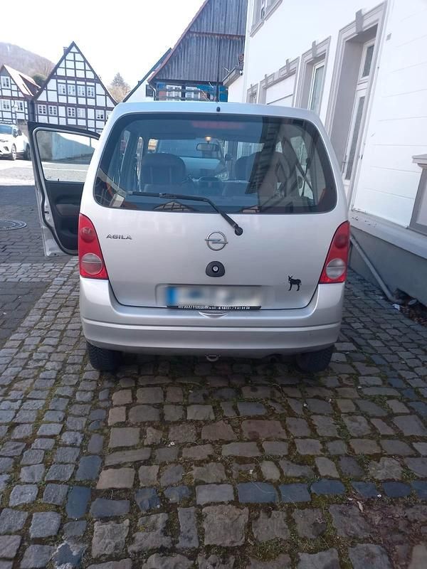 Grau Gebraucht 2003 Opel Agila Kleinwagen | 1.000 € (Fairer Preis) - Bild 1/4
