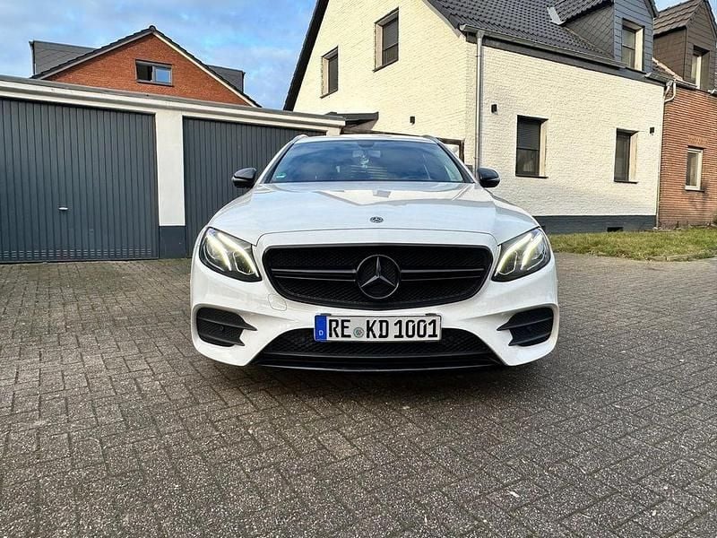 Gebraucht Mercedes E220 AMG 194 PS (142 kW) 2018 Weiß Limousine