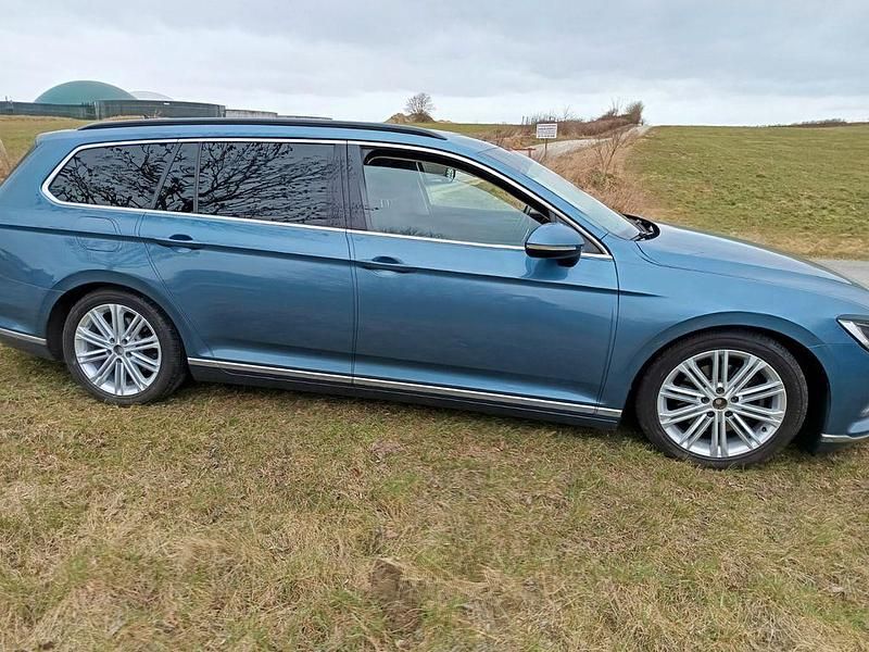 Gebraucht VW Passat Highline 190 PS (139 kW) 2017 Blau Kombi