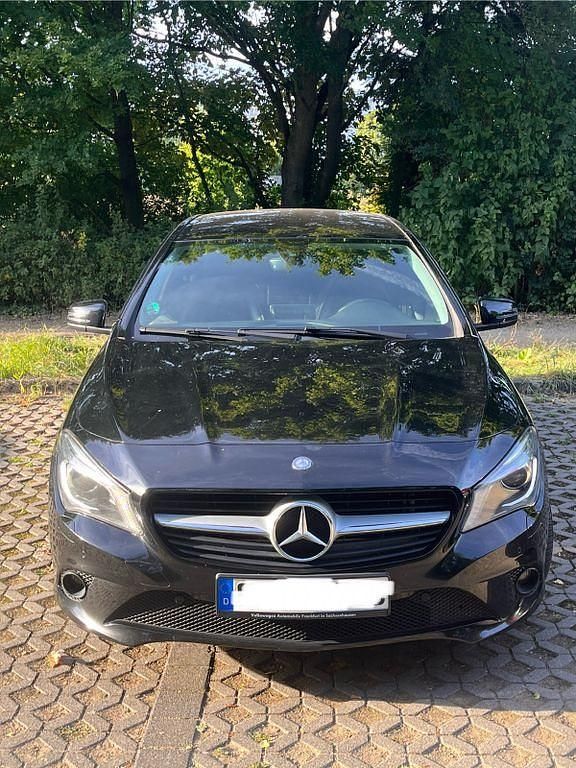 Schwarz Gebraucht 2016 Mercedes CLA180 Shooting Brake Kombi | 17.800 € (Etwas zu teuer) - Bild 1/4