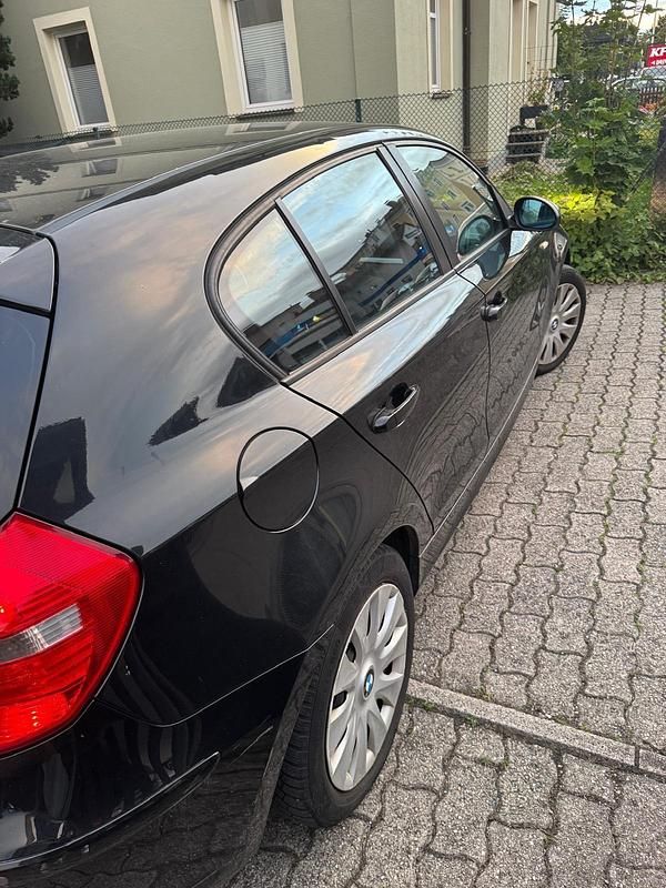 Gebraucht BMW 116 129 PS (94 kW) 2007 Schwarz Kleinwagen