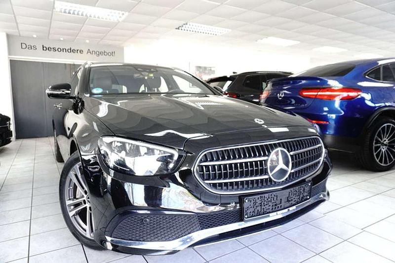 Gebraucht Mercedes E400 Avantgarde 330 PS (242 kW) 2023 Obsidian black Kombi