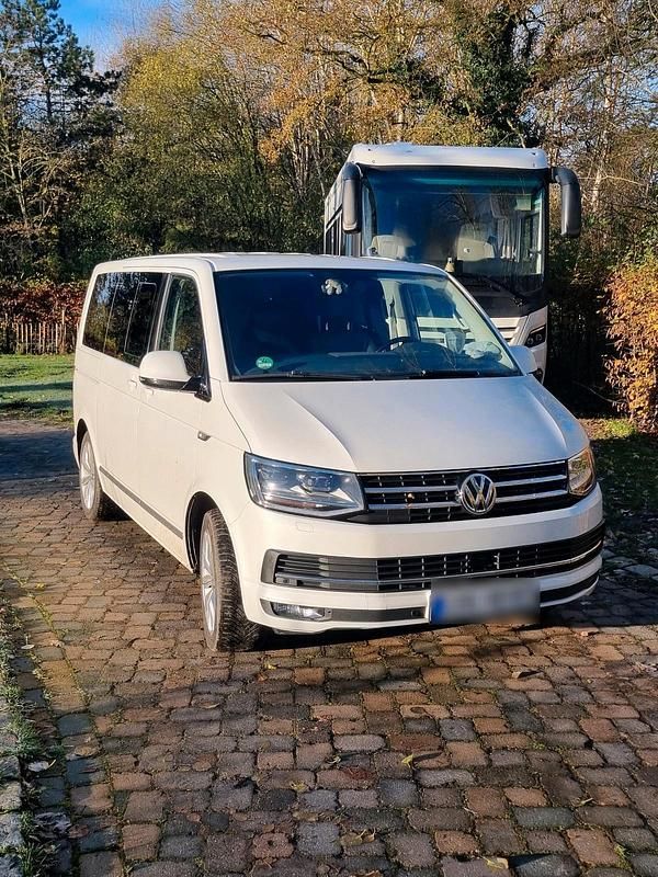 Weiß Gebraucht 2016 VW Multivan Highline Van | 28.400 € - Bild 1/4