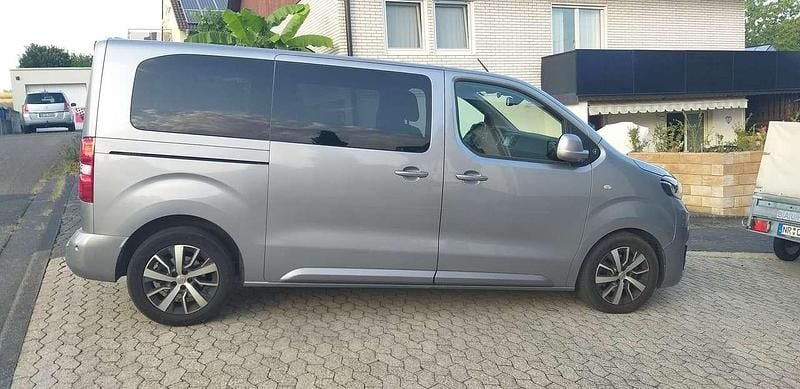 Gebraucht Toyota Proace Verso Team 177 PS (130 kW) 2020 Blau Kombi