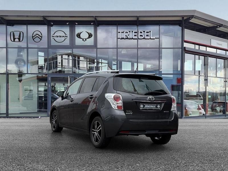 Gebraucht Toyota Verso Executive 147 PS (108 kW) 2015 Grau Van / Kleinbus