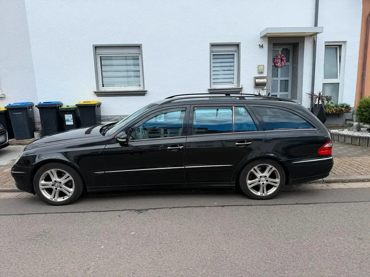 Gebraucht Mercedes E220 2007 Schwarz Kleinwagen