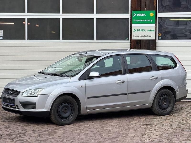 Usado Ford Focus Fun X 109 CV (80 kW) 2007 Plateado Berlina