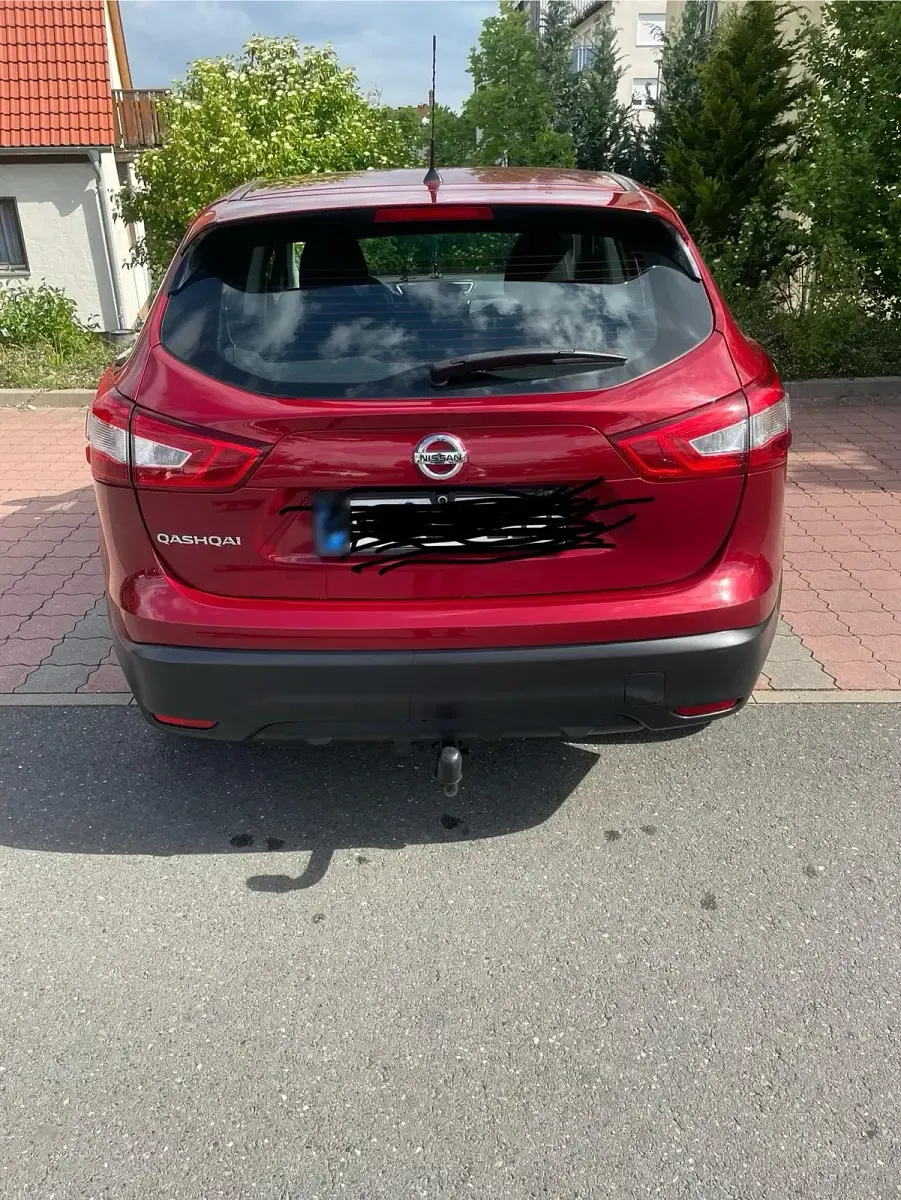 Gebraucht Nissan Qashqai 116 PS (85 kW) 2016 Rot SUV