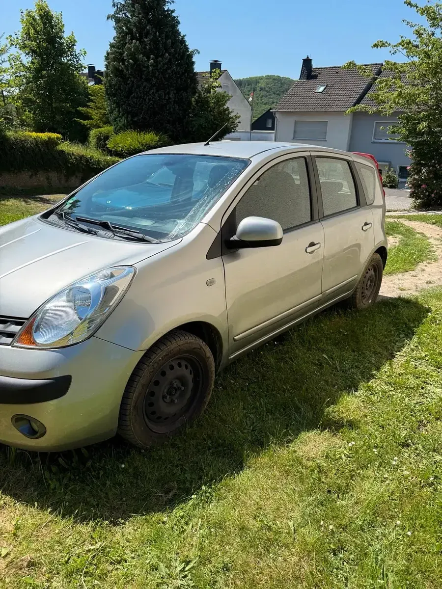 Gebraucht Nissan Note Acenta 110 PS (80 kW) 2006 Silber Kleinwagen