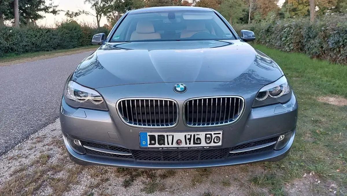 Gebraucht BMW 528 258 PS (189 kW) 2010 Grau Limousine