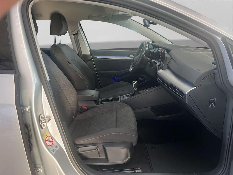 Gebraucht VW Golf VIII Life 110 PS (80 kW) 2023 Silber Kombi