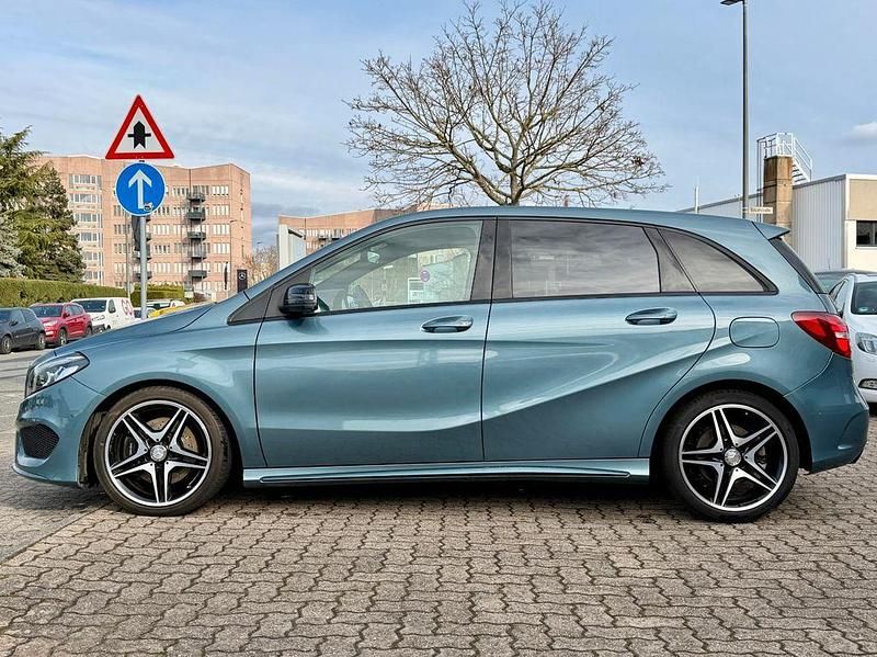 Gebraucht Mercedes B220 AMG 177 PS (130 kW) 2015 Grün Van / Kleinbus
