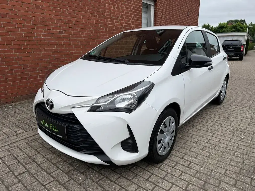 Gebraucht Toyota Yaris Edition 69 PS (50 kW) 2017 Weiß Limousine