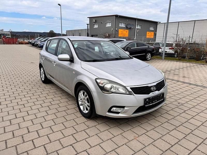 Second-hand Kia Ceed 90 CP (66 kW) 2011 Argintiu Hatchback