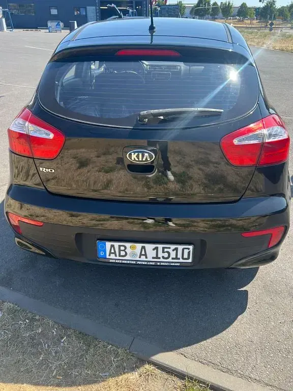 Gebraucht Kia Rio 84 PS (61 kW) 2016 Schwarz Kleinwagen