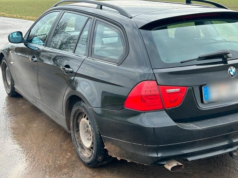 Gebraucht BMW 318 105 PS (77 kW) 2009 Schwarz Kombi