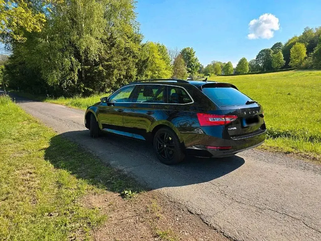 Gebraucht Skoda Superb 200 PS (147 kW) 2021 Schwarz Kombi