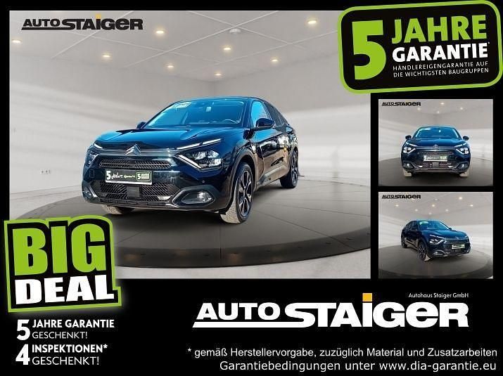 Lackierung schwarz perla nera/ Gebraucht 2022 Citroën e-C4 Shine Limousine | 18.489 € (Guter Preis) - Bild 1/4