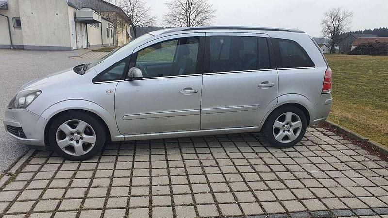 Grau Gebraucht 2006 Opel Zafira Van / Kleinbus | 2.200 € (Guter Preis) - Bild 1/4